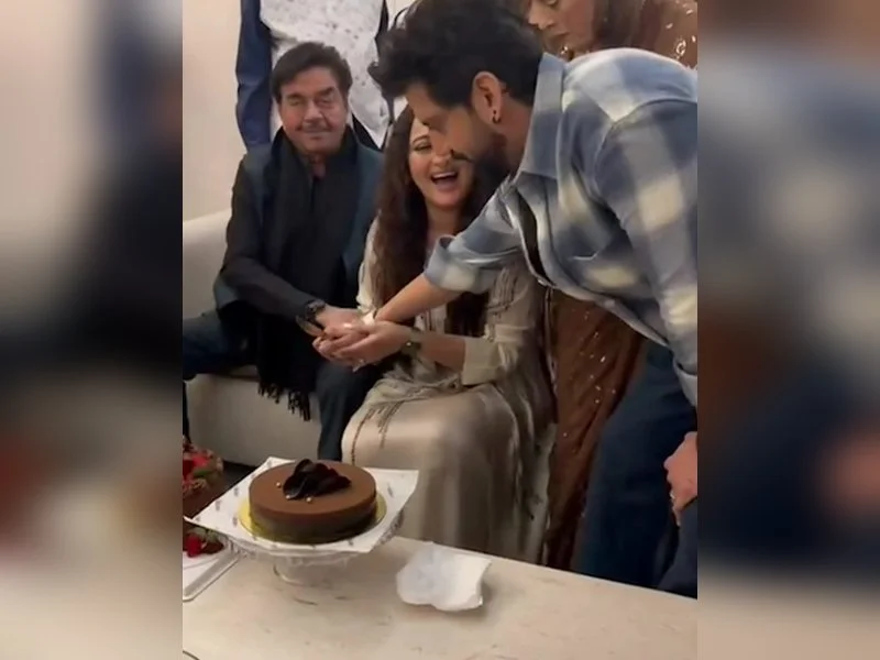 Sonakshi cuts one cake for two birthday boys, family vibes