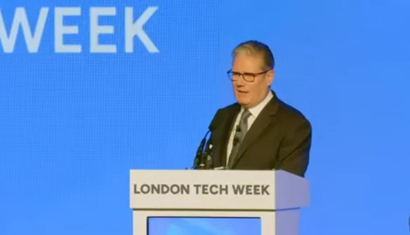 Starmer Reassures Markets on Reeves's Future After Tears