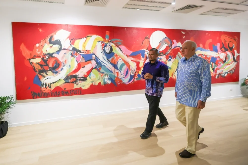 Sultan Nazrin launches UM’s high-tech history hub