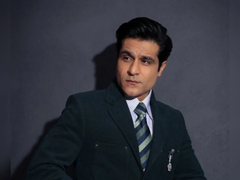 Sunny Hinduja honors spy Ravindra Kaushik 11 years after 'Adrishya'