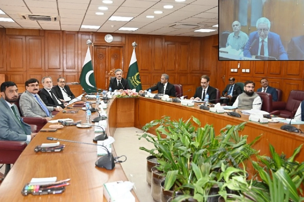 Supreme Court okays new Karachi registry plan, orders drain cleared