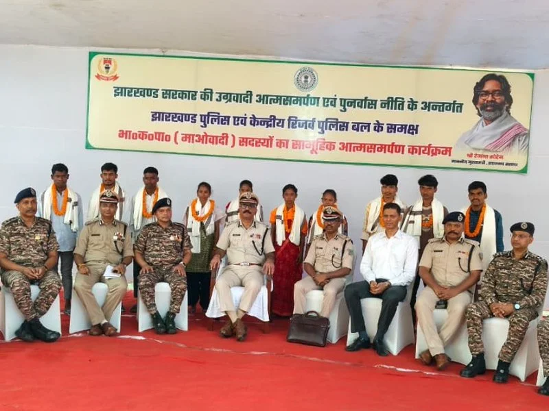 Ten Maoists dump guns in Chaibasa, DGP warns holdouts