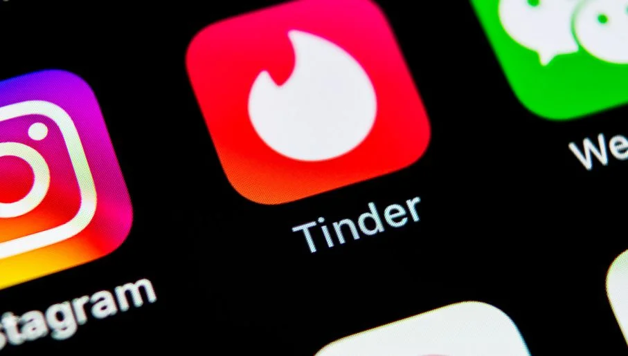 Tinder Swipes Transform Modern Courtship