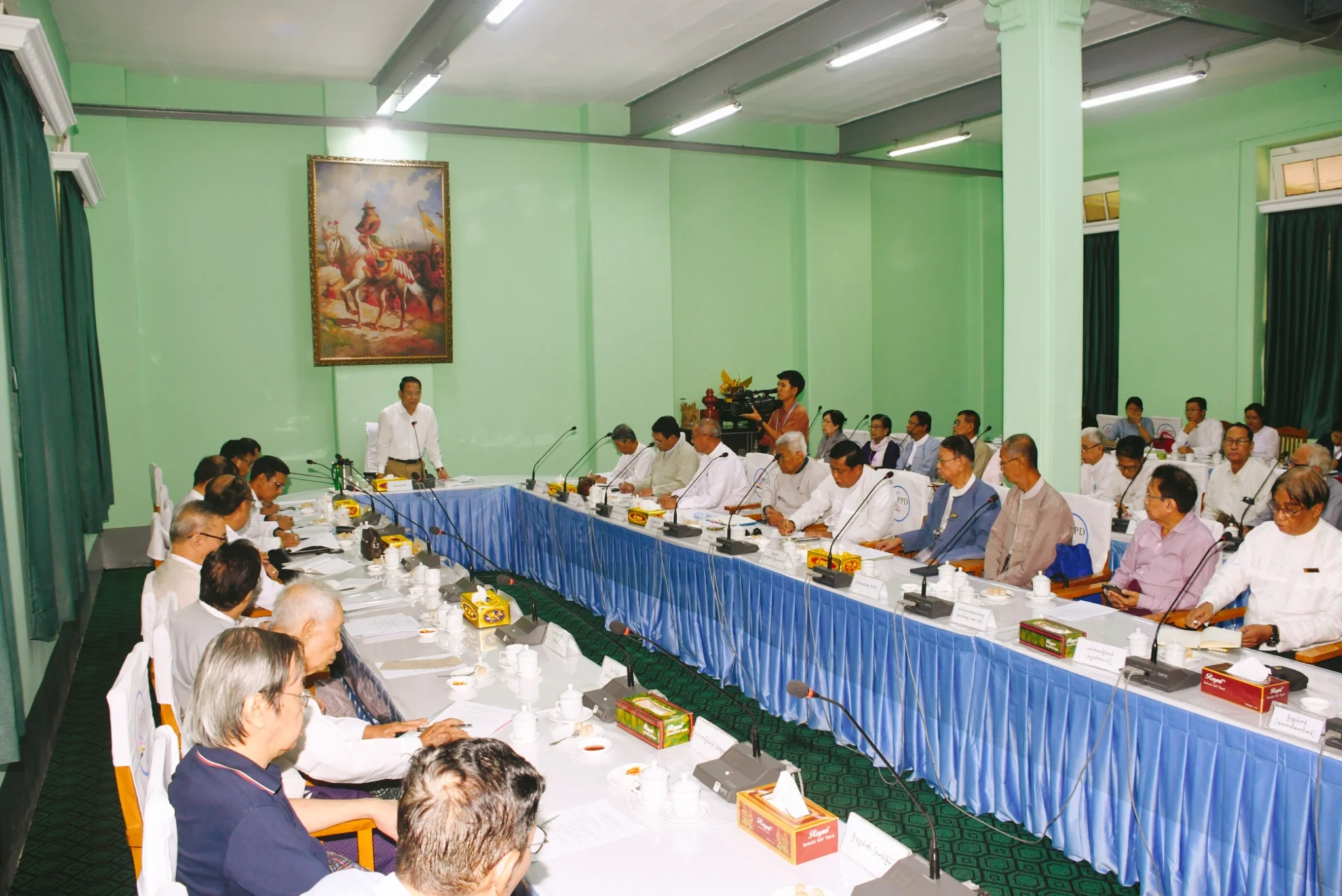 Union Minister for Information Meets Literary Award Committees to Discuss Honoring Experts