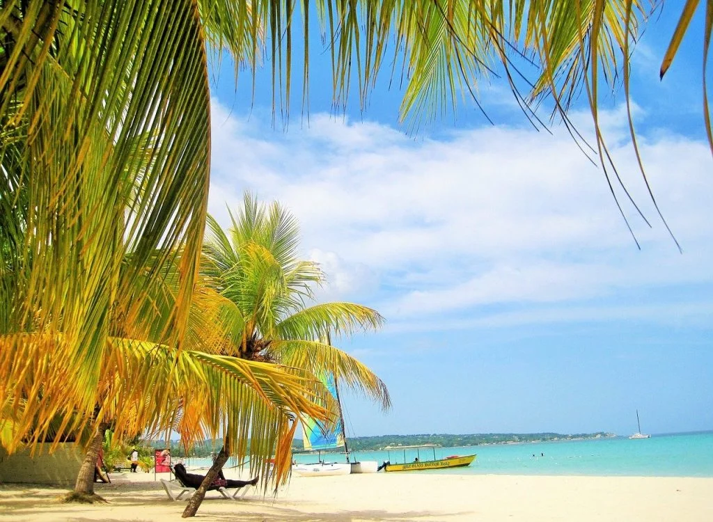 US downgrades Jamaica travel warning but says risks still hang around
