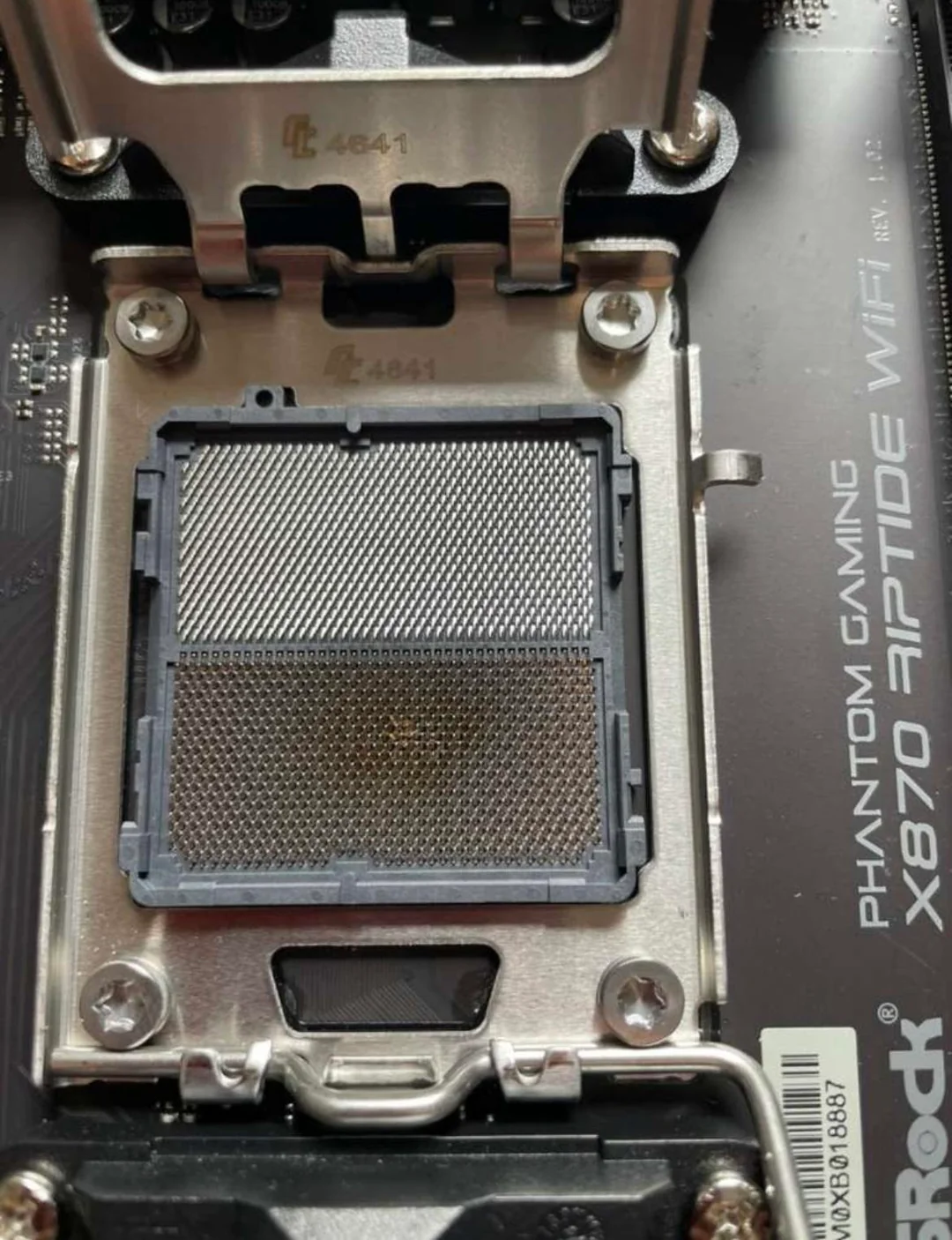 User shows 7800X3D burn on X870