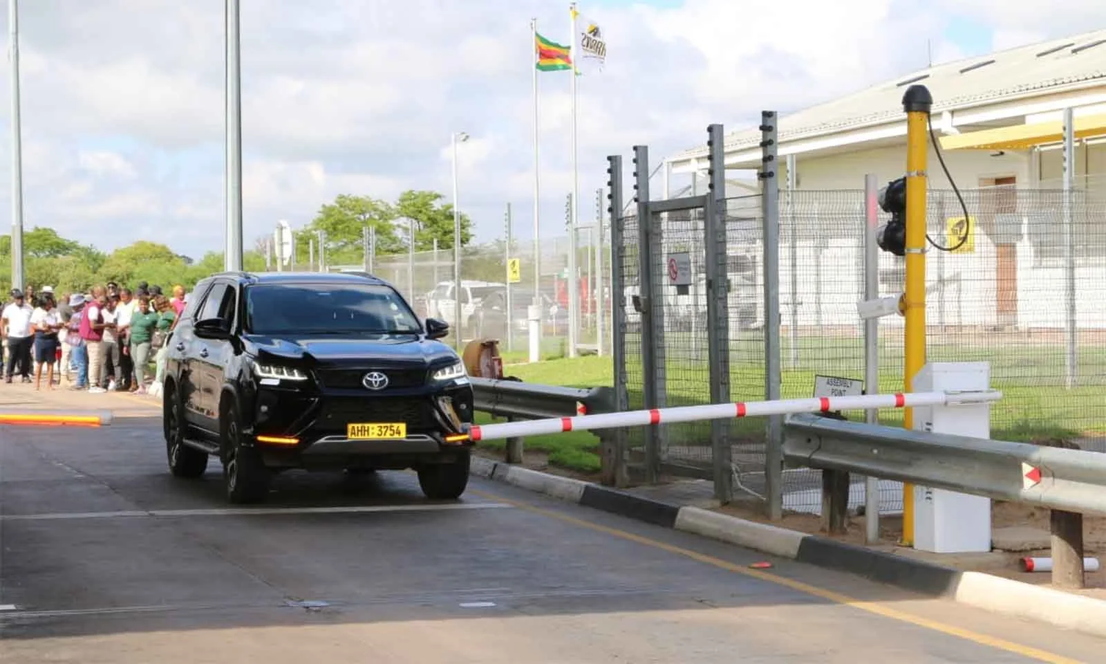 Zim’s e-toll boom opens for all, no cash needed