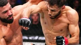 Volkanovski Reclaims Title Pimblett Stuns Chandler at UFC.webp