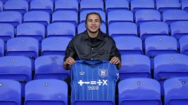 Corbin Mthunzi Signs Pro Deal With Ipswich After Brighton Exit.webp