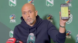 VAR Drama Steals Sundowns Glory in Chiefs Clash.webp