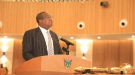 Zimbabwe shops can finally set their own prices.webp