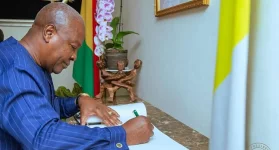 Mahama Goes Emotional Over Pope Francis Death.webp