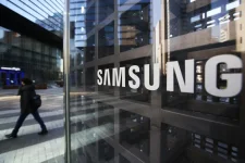 Samsung Smashes Sales but Chips Slump.webp