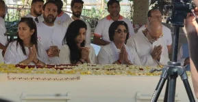 Road Safety Fury Erupts at Rajiv Ruparelia Cremation.webp