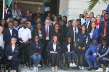 Steenkamp Dazzles Sports Bigwigs in Surprise Meet.webp