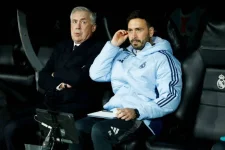 Como Set to Ditch Fabregas for Ancelotti Heir.webp