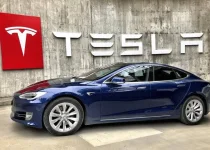 Tesla Bets Tank as Model Y Delivery Hopes Fade.webp