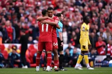 Salah Rescues Liverpool in Late Crystal Palace Draw.webp