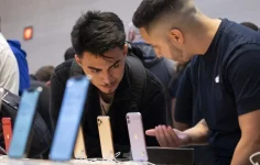 Apple iPhone Price Shock as 25 Percent Tariff Hits.webp