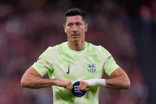 Lewandowski to Stay at Barca and Chase More Titles.webp