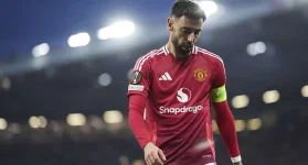 Fernandes Turns Down Mega Cash to Stay at Man United.webp