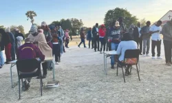 Parents Freeze Overnight to Snag Top School Spots.webp