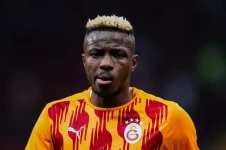 Drogba Gets Called Out for Courting Osimhen to Chelsea.webp