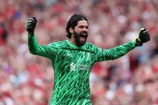 Alisson Snubs Galatasaray as Reds Celebra.webp
