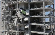Hundreds Dead as Israel and Iran Trade Fire.webp