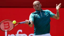 Dan Evans Shocks Frances Tiafoe to Reach Queen's Last 16.webp