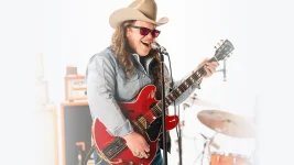 Marcus Kings Gibson ES345 Signature Axe Wows Fans.webp