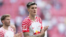 Sesko Holds Out for Elite Club Move.webp