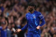 Arsenal eye shock move for Chelsea winger Noni Madueke.webp