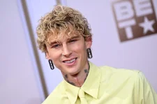 MGK opens up about Bob Dylan collab and daughter Saga's name.webp