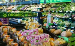 Kroger to close around 60 stores over the next 18 months.webp