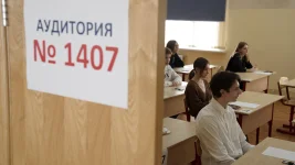 St. Petersburg records first cases of exam violations involving phones and cheat sheets.webp