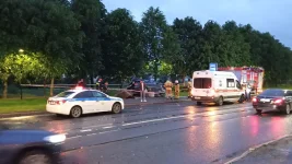 Audi driver crashes into bus stop injuring pedestrian in St. Petersburg.webp