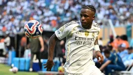 Vinicius Junior faces criticism from Real Madrid fans.webp