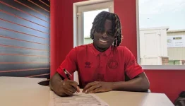 Joey Phuthi lands at Eastbourne Borough.webp