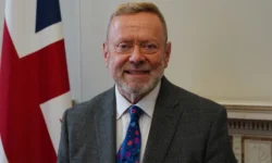 Lord Collins raves about Zimbabwe's peas going global.webp
