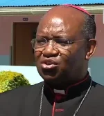 Archbishop tells youth to listen up and stick together.webp