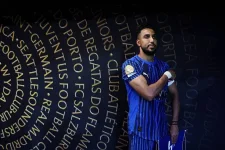 Al Dosari gives ball away 18 times in draw.webp