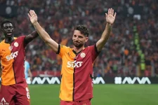 Dries Mertens hangs up boots at 38 after glory run.webp