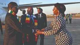 Zimbabwe forecasts 812,000-ton grain surplus after bumper harvest.webp