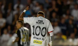 Santos extends Neymar's contract by six months to December.webp