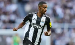 Liverpool eyes Newcastle striker Alexander Isak signing.webp