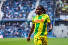 Moses Simon completes medical for €7 million move to Paris FC.webp