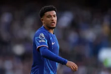 Mourinho's Fenerbahce plots £15 million bid for United's Sancho.webp
