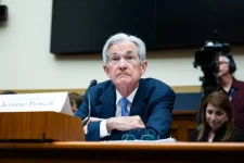 Powell tells House Fed will wait on rate cuts as tariff impact unclear.webp