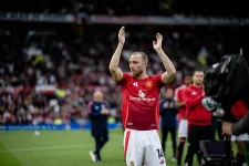 Christian Eriksen to Depart Manchester United at End of 2024-2025 Season.webp